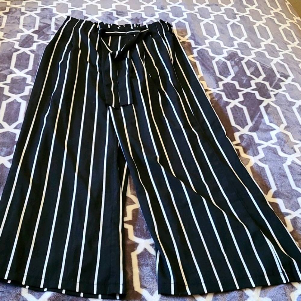 Wide legged pants